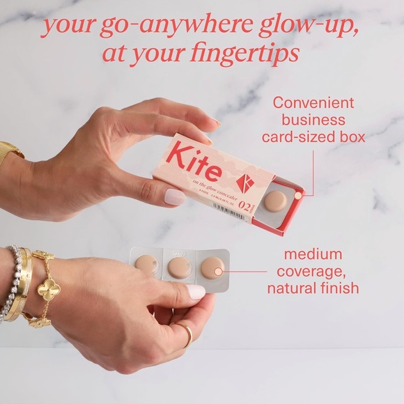 On The Glow Concealer- Shade 07 Natural Finish, Multi-Purpose, Medium-Coverage - Picture 2 of 12